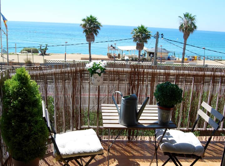 Panier En Osier · Charming Apartment W/private Terrace 2min From Sea - Premià de Mar