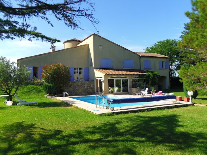 Villa Avec Piscine, Calme
Parc  6000m2, 3 Chambres - Tain-l'Hermitage