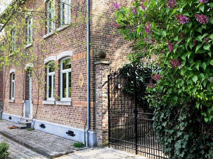 Charming House In Old Farm - Waremme
