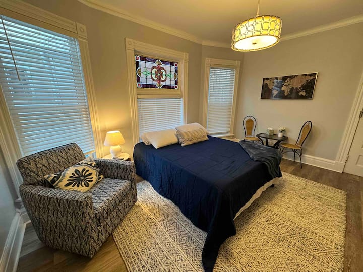Cozy Vibrant Studio - Perfect For Long Term Stays - Rochester, NY