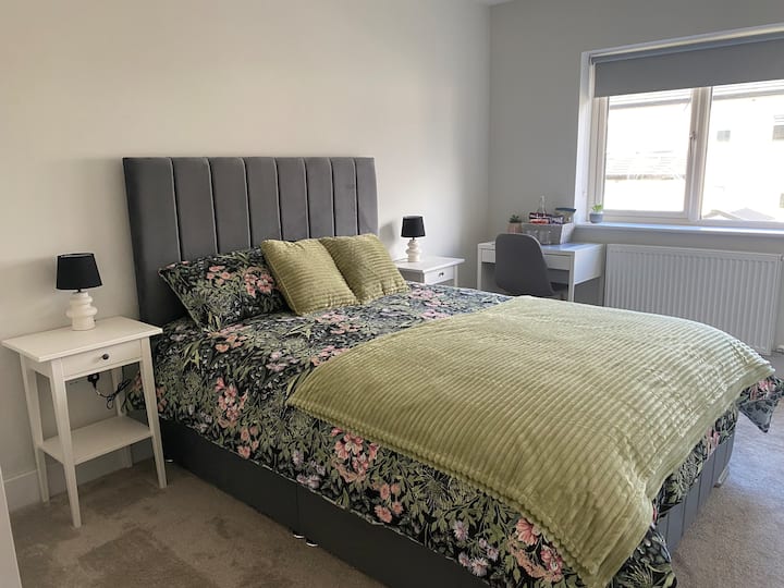 Spacious Private Room With Private Bathroom - Portmarnock