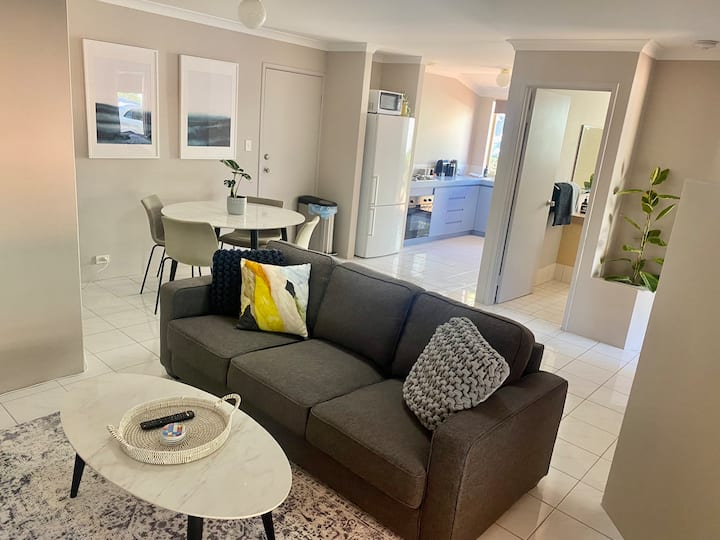 Apartment 1- Cosy + Spacious +Close To Fremantle! - City of Cockburn