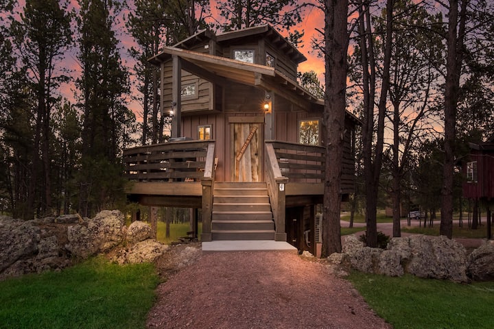 Black Hills Gold Rushtreehouse With Mountain View - Custer, SD