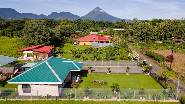 Casa Oasis Con Vista Al Volcán Y Jacuzzi Privado - Costa Rica