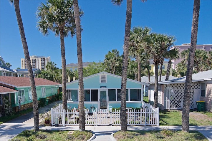 Beachy Cottage By The Sea - Jacksonville, FL