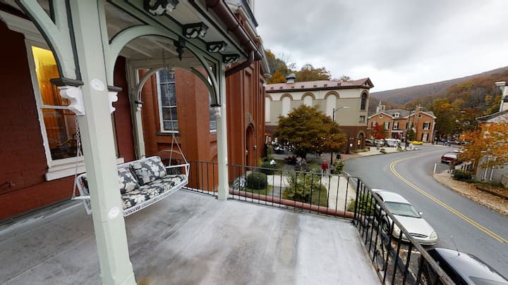 Victorian Balcony Level In The Heart Of Historic Jim Thorpe - Jim Thorpe, PA