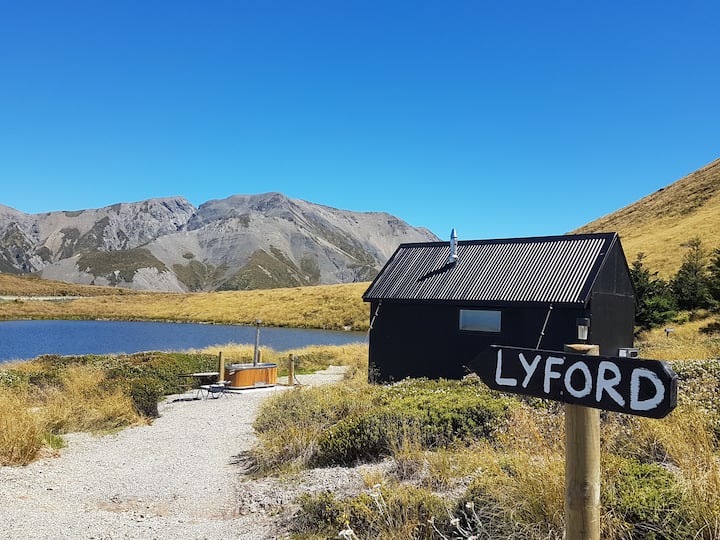 Mt Lyford - Lyford Hut , Lake Stella - New Zealand