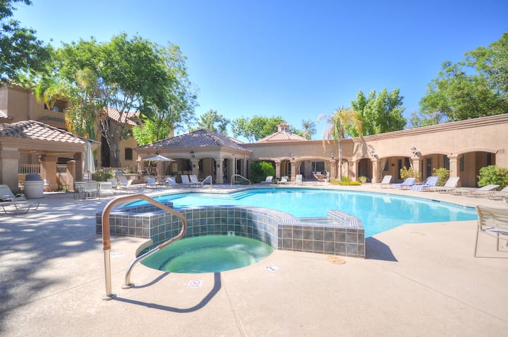 Resort-style In The Heart Of North Scottsdale - Paradise Valley, AZ