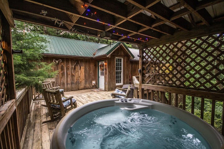 Autumn Ridge- Cozy Cabin In The Blue Ridge Mountains With A Bubbly Hot Tub! - Stanley, VA