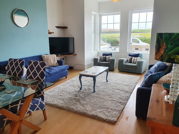 The Beach House, Large 3 Bed Apartment And Gardens - Bude