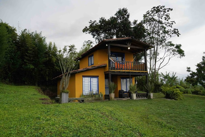 Acogedora Cabaña  Rural Con Vista A La Montaña - Génova, Colombia