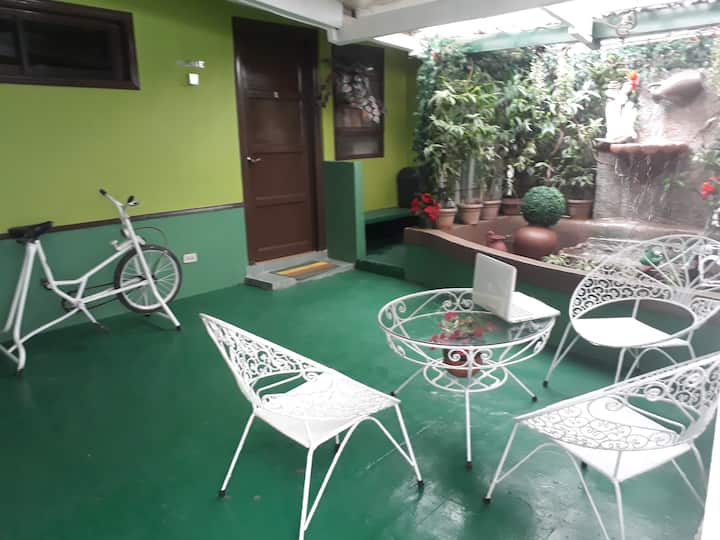 Florence 8 Guest House - Makati