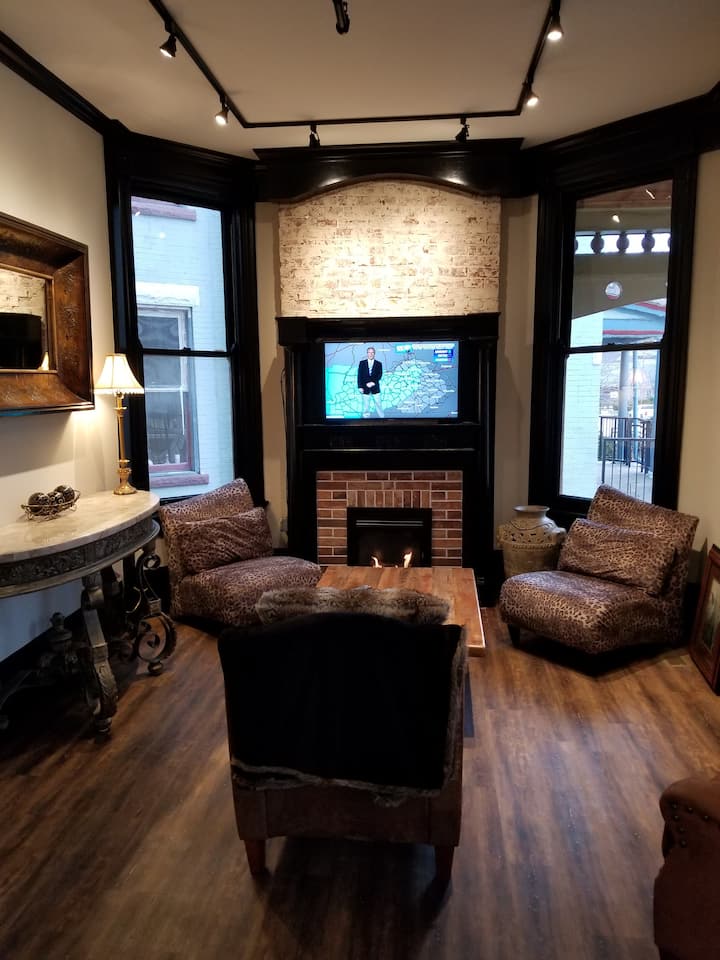 Black Bear Lodge W/cozy Fireplace! - Lexington, KY