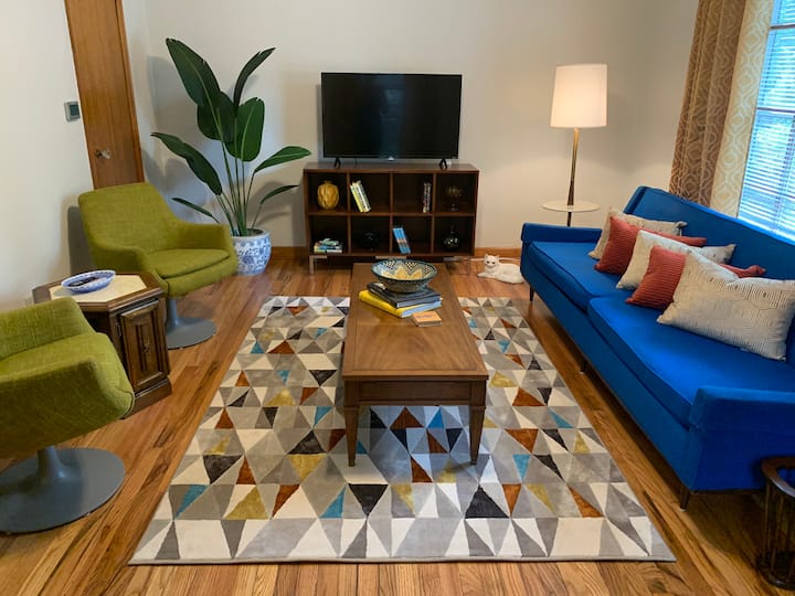 Etta’s Place - Private 1b/1b - Midcentury Modern - Des Moines, IA