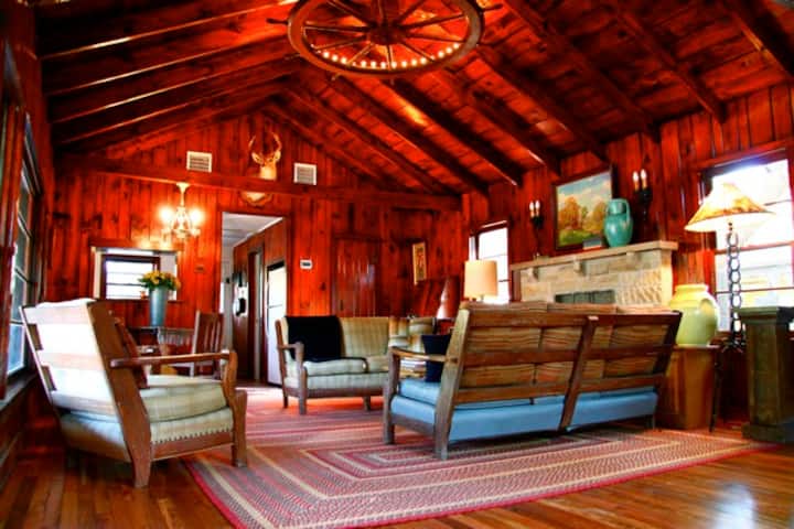 Secluded Western Ranch House 2b 2b - バンディアラ, TX