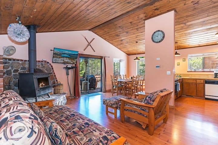 Beautiful Tahoe Donner Retreat With Hot Tub - Truckee