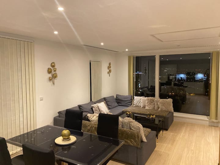 Entire 2 Bedroom Penthouse Private Large Terrace - イギリス クロイドン