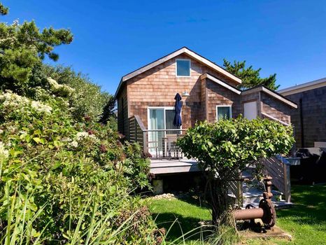 Montauk, NY Cabins Best prices on cozycozy
