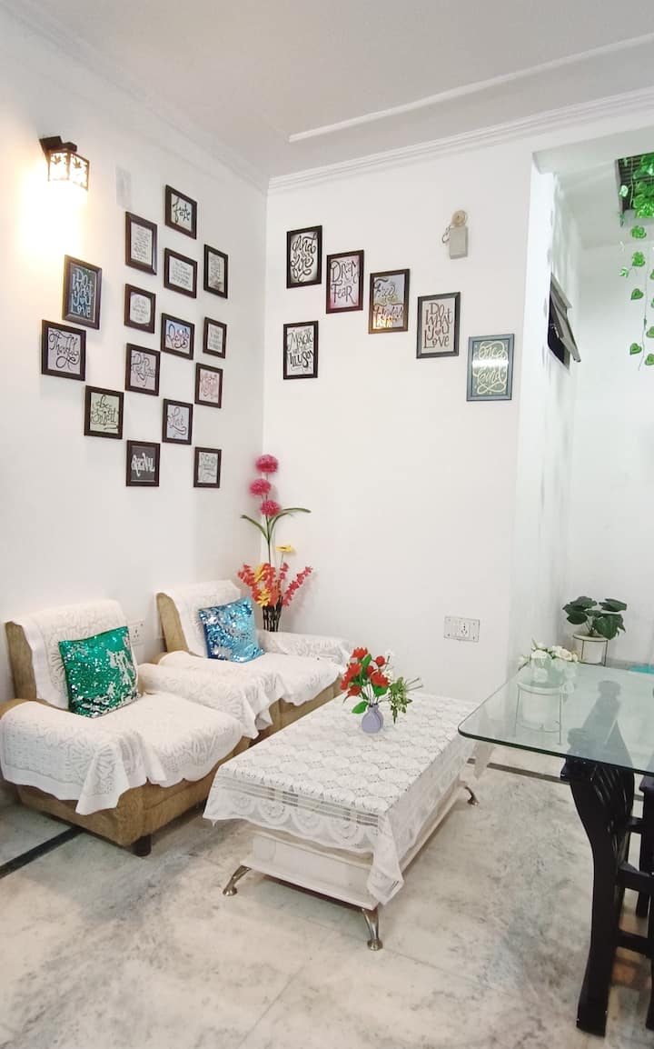 Private Floor In A Bungalow ! - Lucknow