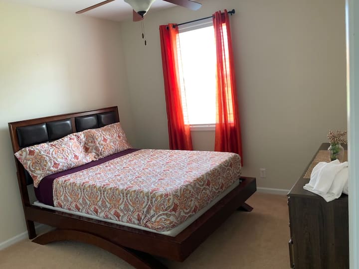Private Bed Room And Living Room Downstairs - Clarksville, TN