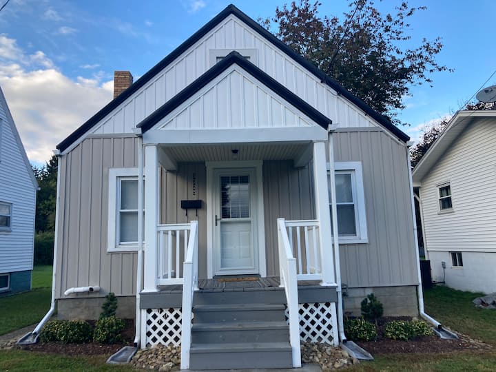 3 Bed 1 B At 1225 School St Near Iup & Irmc - Indiana, PA