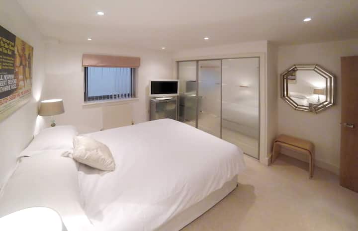 Gorgeous Apartment In The Heart Of Sevenoaks - セブノークス