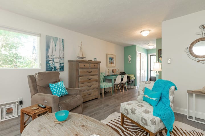 Cozy Condo Walking Distance From Perkins Cove - Ogunquit, ME