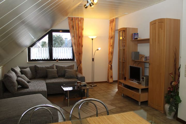 Holiday Apartment Oberhausen For 1 - 4 Persons With 2 Bedrooms - Row House - Oberhausen