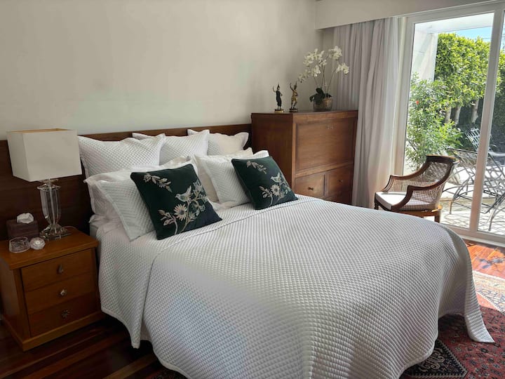 Luxurious, Hotel Style Bedroom. - オーストラリア ブライトン
