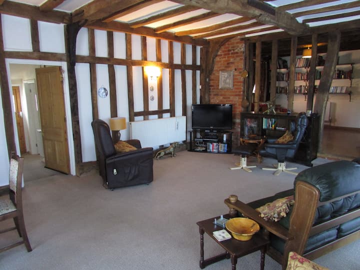 Private Annexe To Historic House Close To Beach - Essex