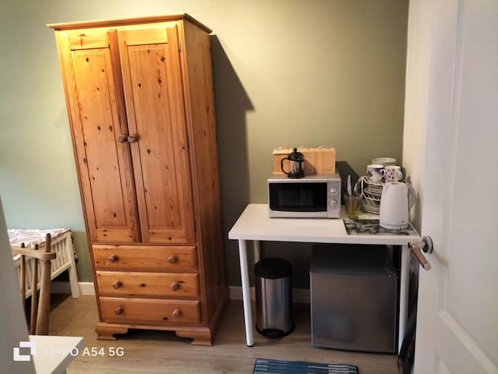 Self_contained Ensuite Room - Guildford