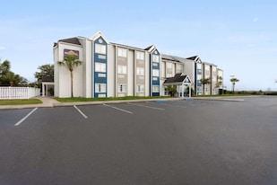 Microtel Inn & Suites By Wyndham Zephyrhills - Zephyrhills, FL