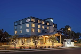 The Bevy Hotel Boerne, A Doubletree By Hilton - 본