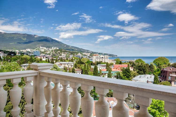 Pushkinskij Dom Wiskey Hotel - Yalta