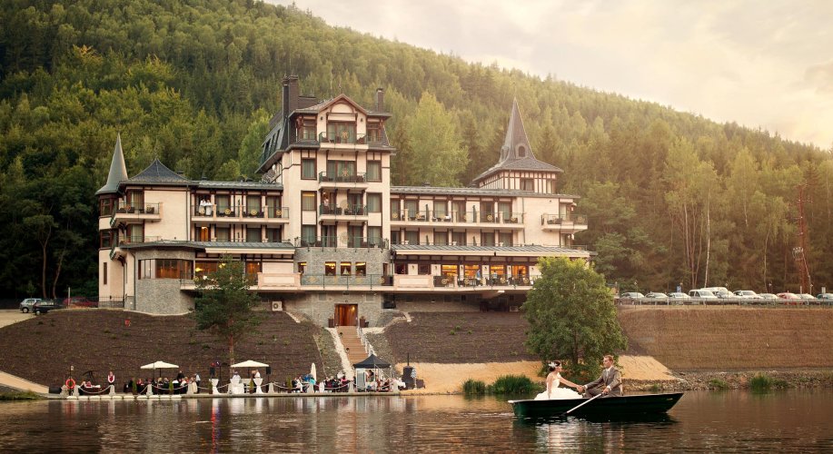 Resort Retro Riverside Wellness - Karlovy Vary