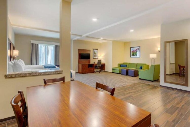 Comfort Suites Burlington Near I-5 - Mount Vernon, WA