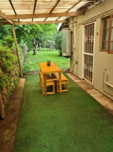 Lovely 1 Queen Bed, 1 Sleeper Couch Self-catering Cottage - Pinetown