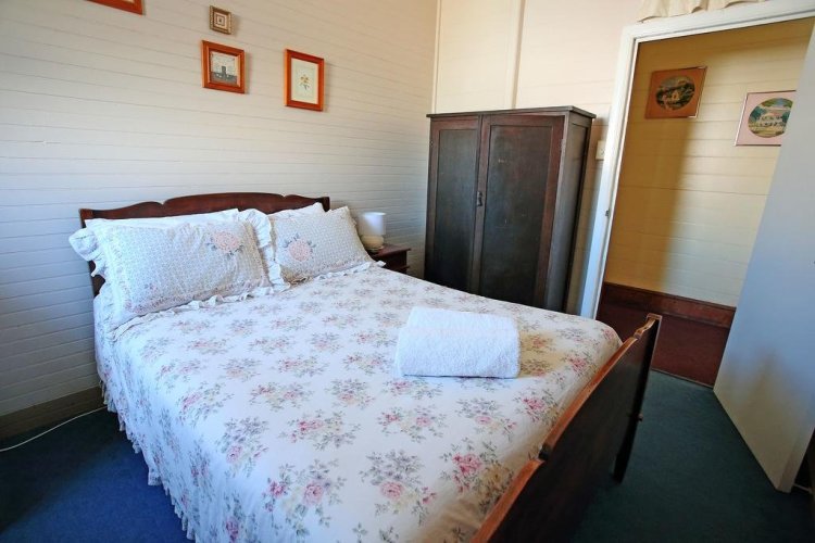 Royal Private Hotel - Charters Towers