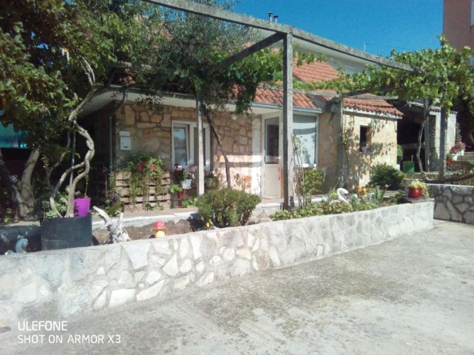 House With Grill And Parking - Stari Grad