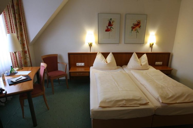 Hotel Und Weingut Im Pastoriushaus - Eibelstadt