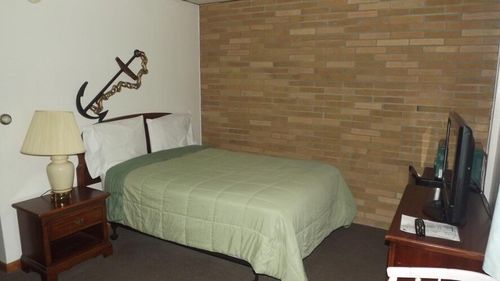 Serenity Lake, Two Rivers airbnb, hotels and vacation rentals