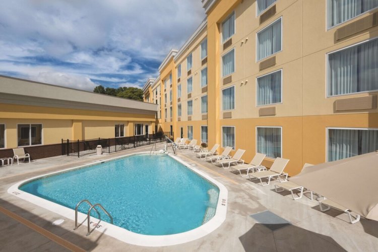 La Quinta Inn & Suites By Wyndham Lynchburg At Liberty Univ. - Lynchburg, VA
