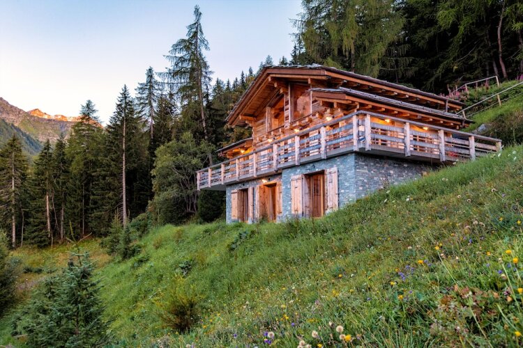 Authentic Swiss Spa Chalet Hot Tub & Sauna - Canton of Valais