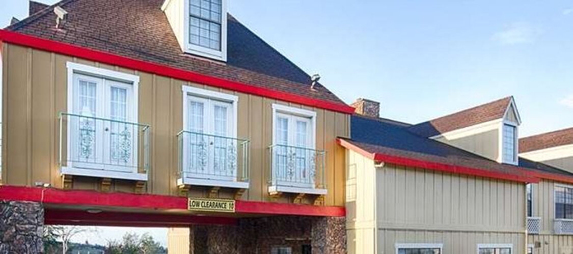 Red Lion Inn & Suites Auburn - Auburn, CA