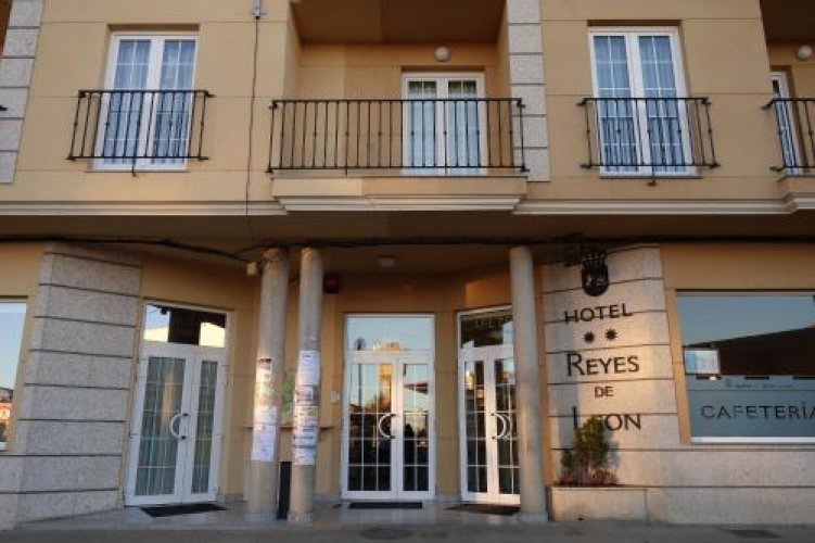 Hotel Reyes De León - Santa María del Páramo