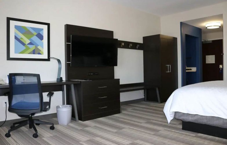 Holiday Inn Express Hotel & Suites El Dorado Hills, An Ihg Hotel - SeaQuest Folsom, Folsom