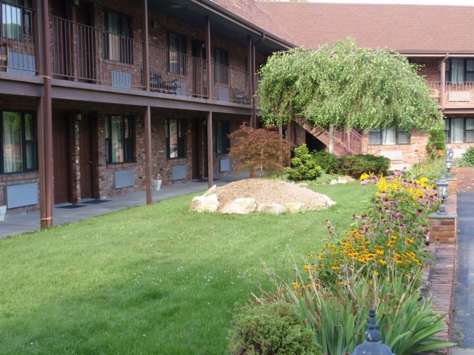 Chalet Inn & Suites Centerport - Northport, NY