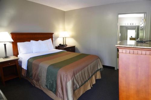 Dawson Lake, Kelso airbnb, hotels and vacation rentals