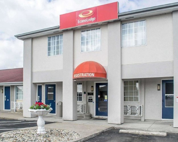 Econo Lodge Inn & Suites South - Bellevue, OH