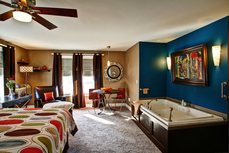 Prairieside Suites Luxury Bed And Breakfast - Kennedy Lake, Allendale